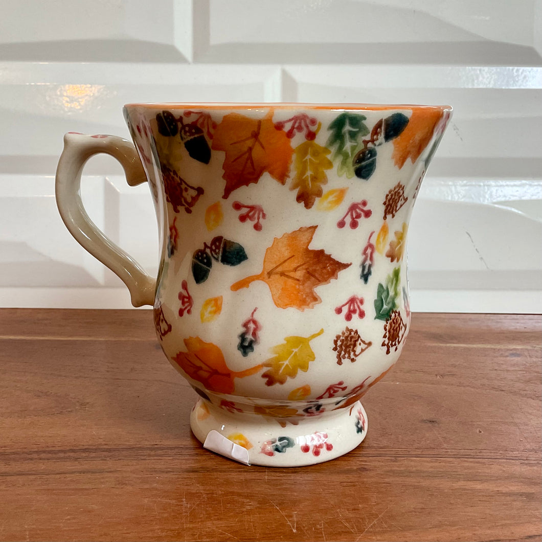 Leaves and Hedgehog Pedestal Mug