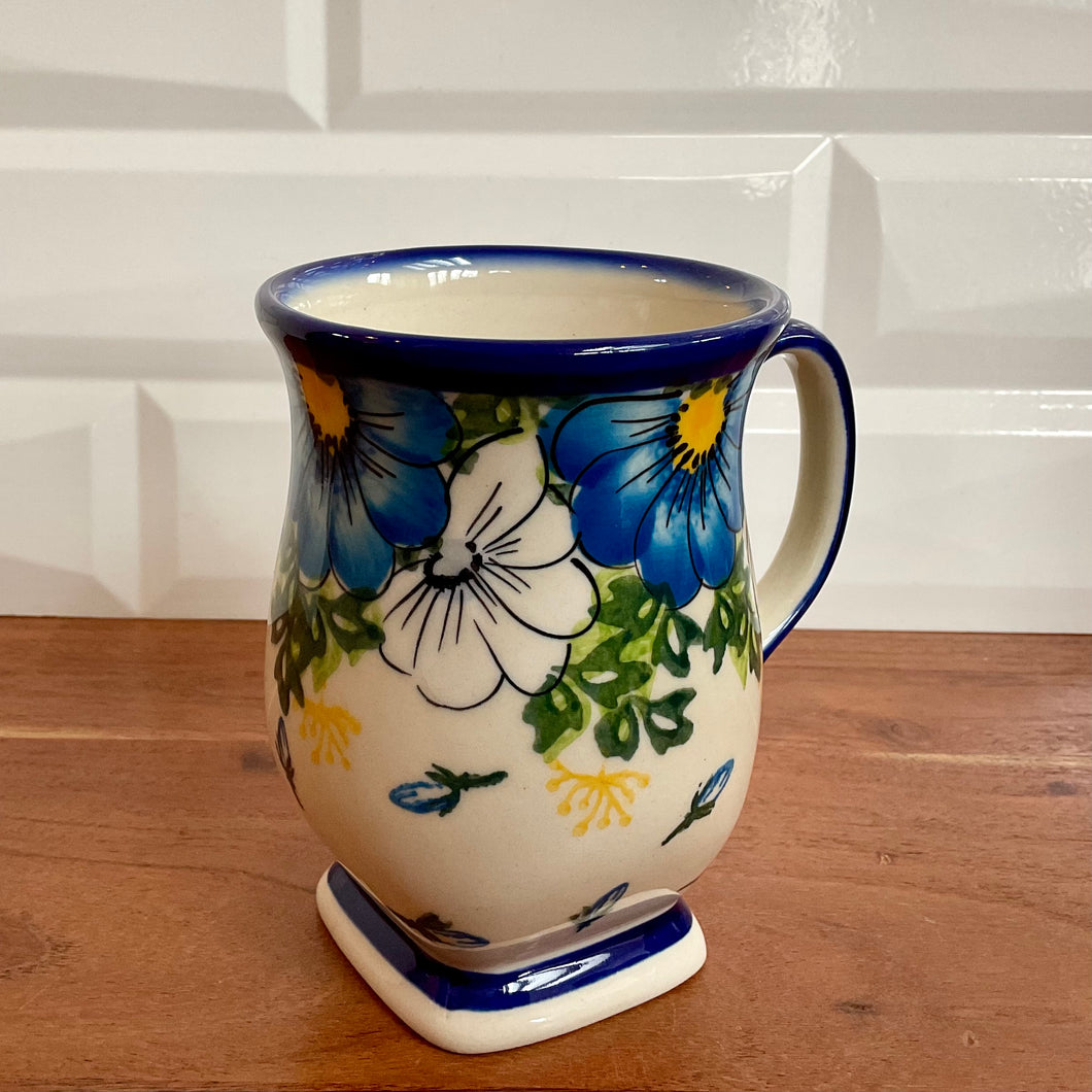 Kalich White and Blue Flower Pedastal 8oz Mug